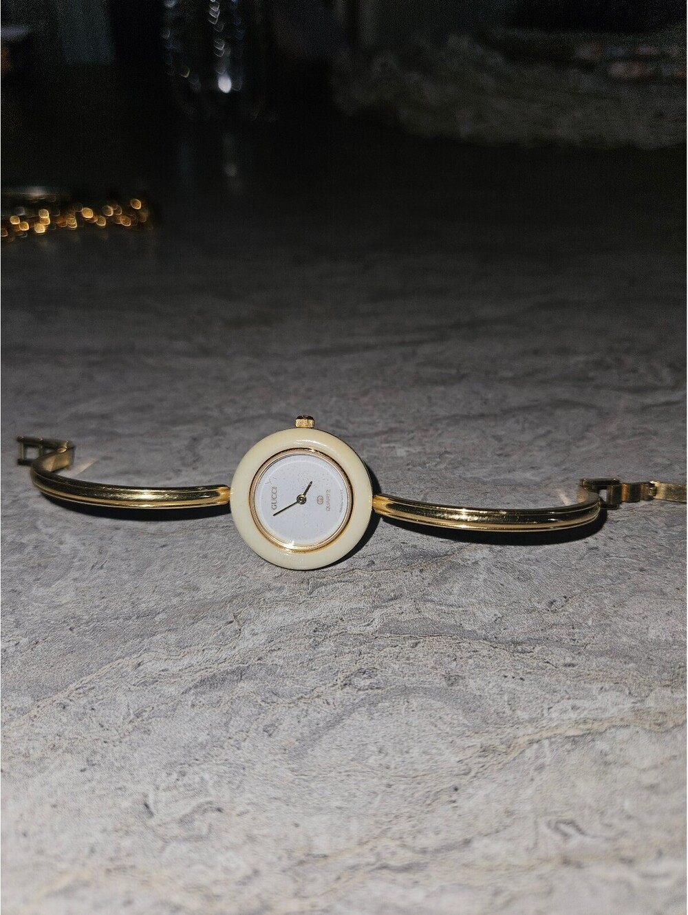 Vintage Gucci 1100 series / 11/12.2 “Change Bezel” ladies’ bangle watch